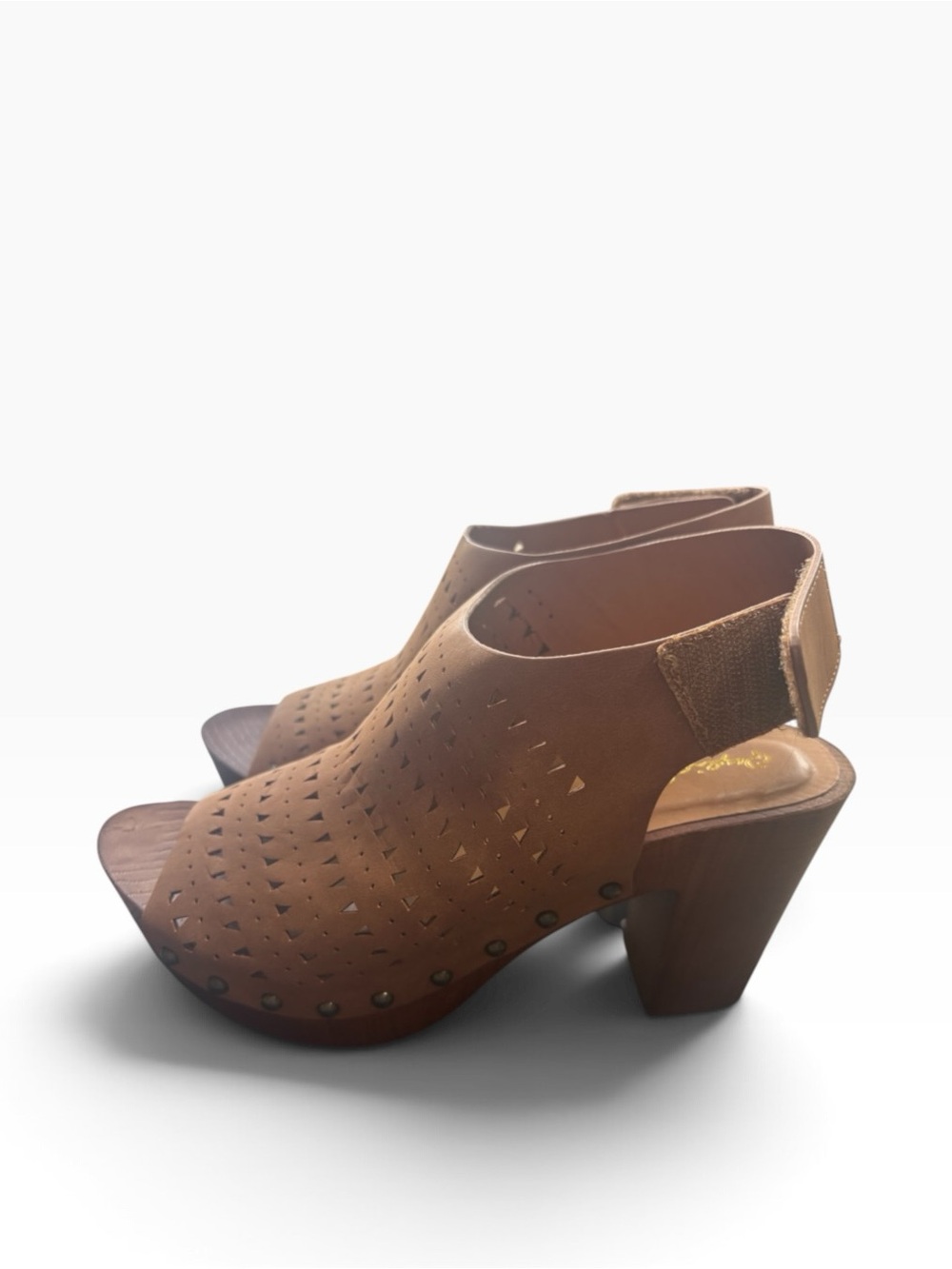Qupid Beekler-30X Tan Brown Laser Cut Out Clog Heeled Sandals Size 7